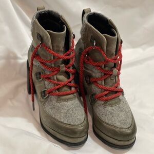 EUC Sorel Women’s Blake Boot Size 6.5 Waterproof Lace-Up Gray/Red Bootie